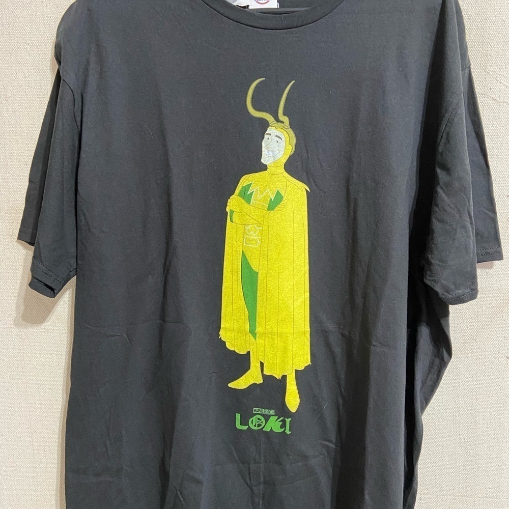 Like New!! Marvel t shirt - LOKI